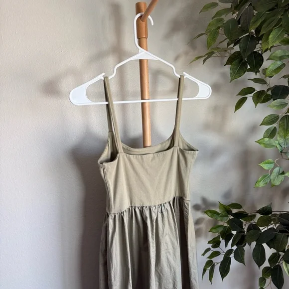 Old Navy Fit & Flare Combination Midi Dress in Light Green Women’s Size Medium - Picture 4 of 7